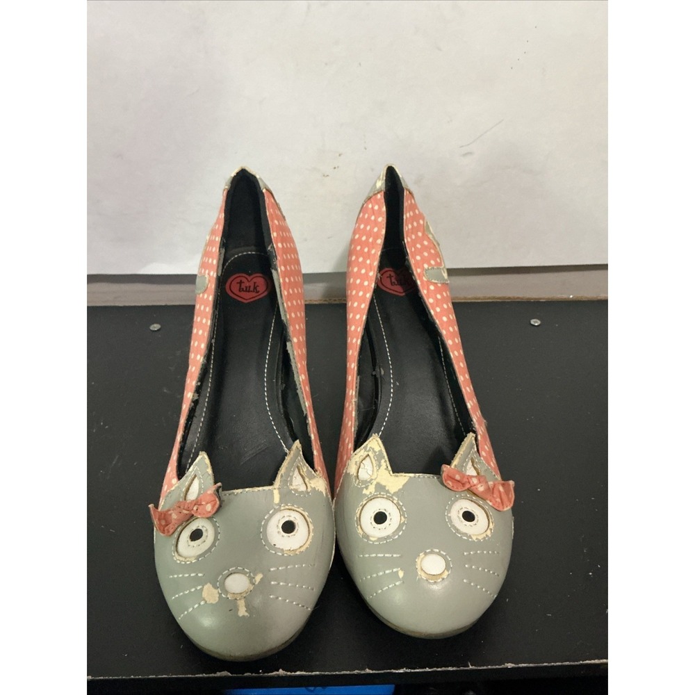 T.U.K. Gray Cat Heels Pink Polka Dot Character Pumps Women Size 10 Damaged